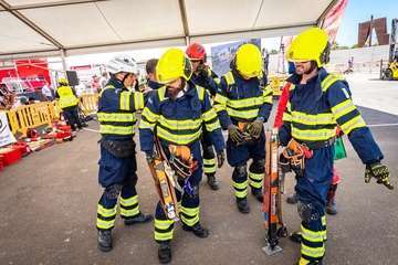 Los Bomberos de Gran Canaria se estrenan con un vehículo en vertical en el Encuentro Nacional de Rescate en Accidentes de Tráfico/TA.